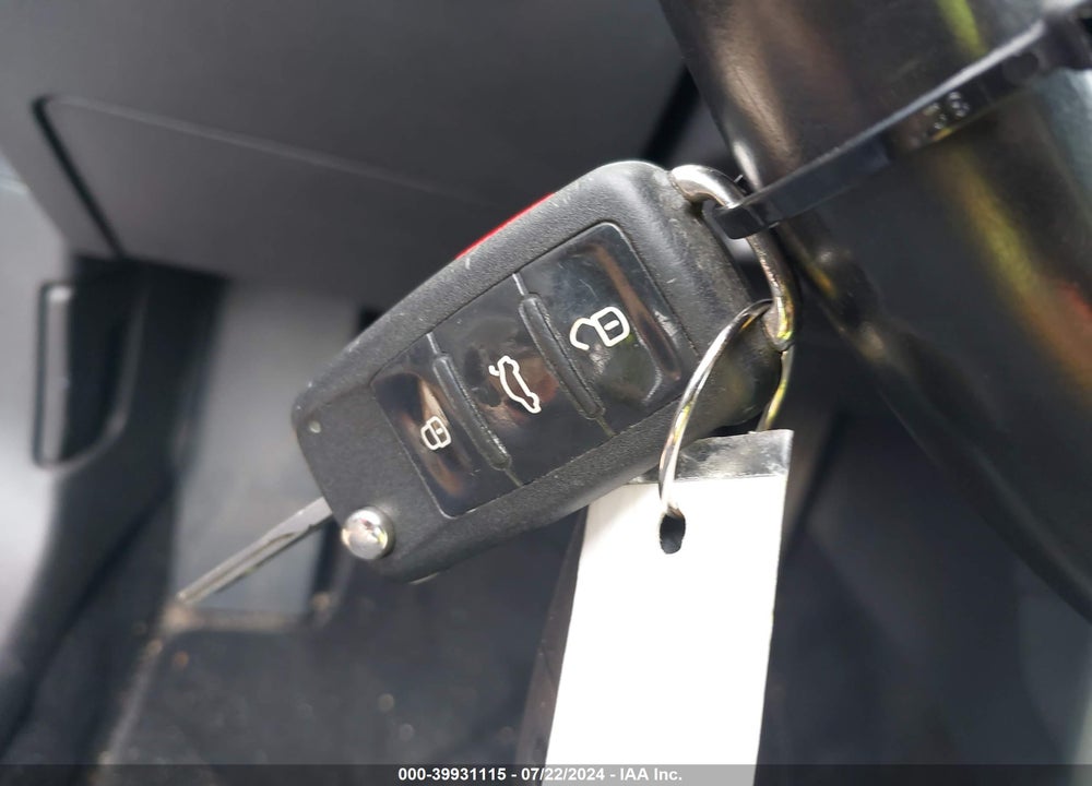2011 VOLKSWAGEN JETTA 2.0L TDI LE VIN: 3VWLL7AJ3BM075941