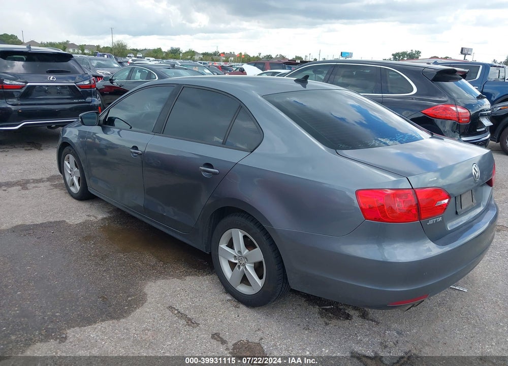 2011 VOLKSWAGEN JETTA 2.0L TDI LE VIN: 3VWLL7AJ3BM075941