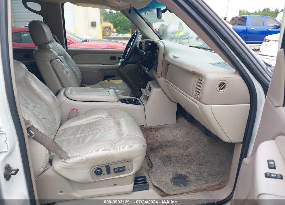2002 CHEVROLET SUBURBAN 1500 LT VIN: 1GNEC16Z62J270752