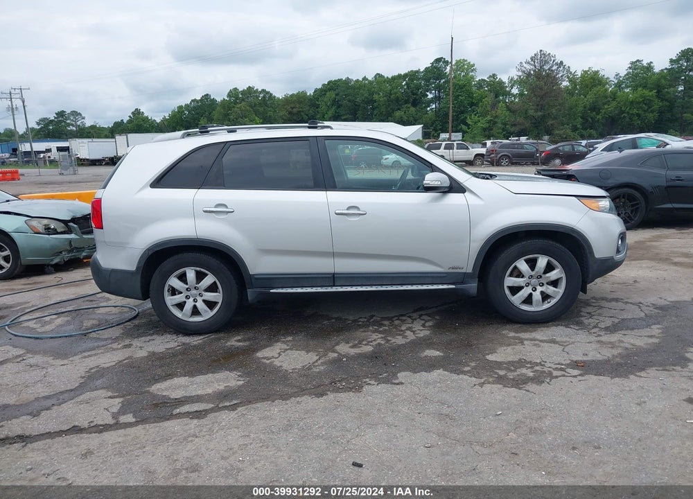 2013 KIA SORENTO LX VIN: 5XYKTCA60DG326854