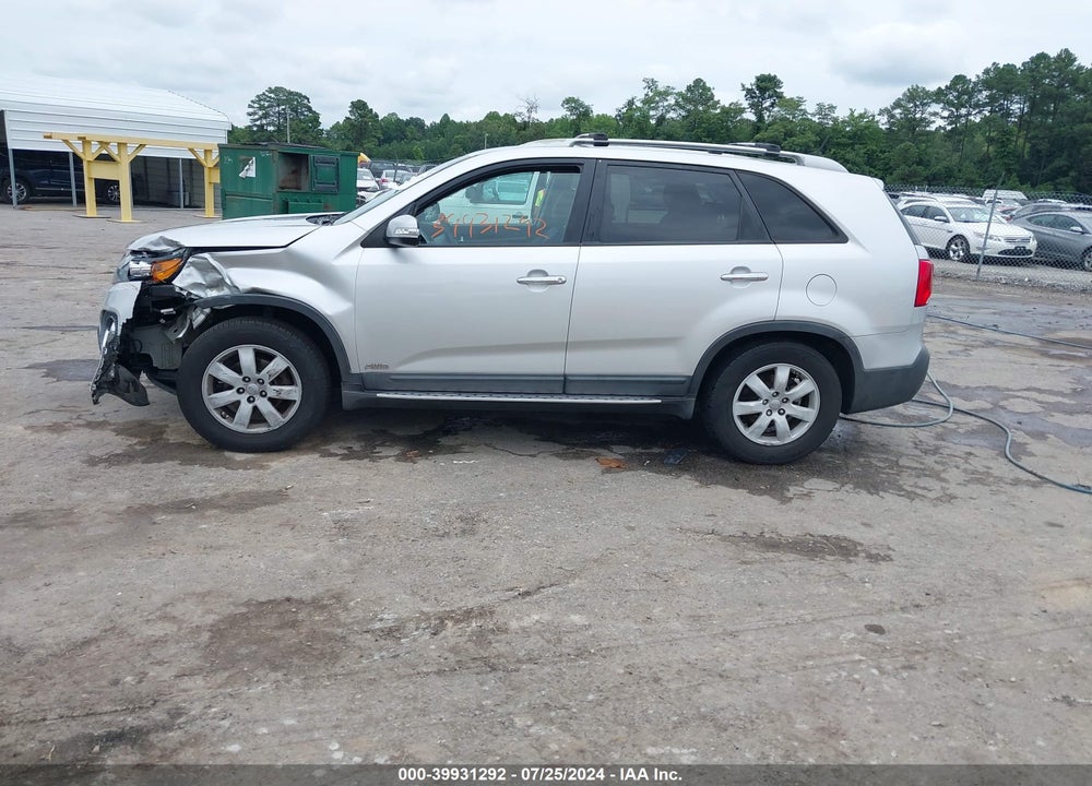2013 KIA SORENTO LX VIN: 5XYKTCA60DG326854