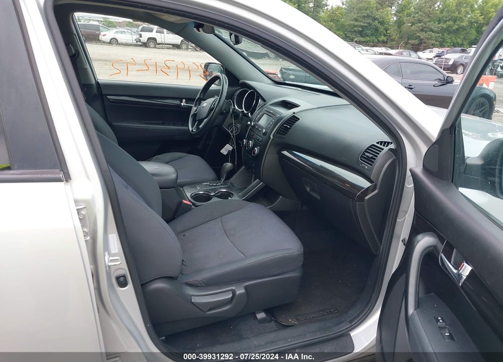 2013 KIA SORENTO LX VIN: 5XYKTCA60DG326854