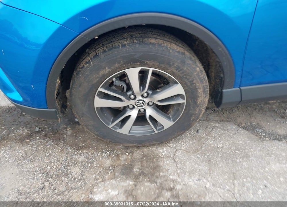 2018 TOYOTA RAV4 XLE VIN: JTMRFREV4JJ724834