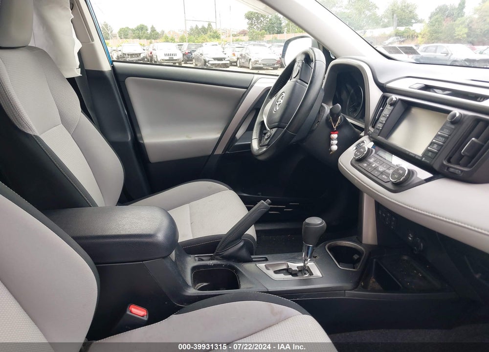 2018 TOYOTA RAV4 XLE VIN: JTMRFREV4JJ724834