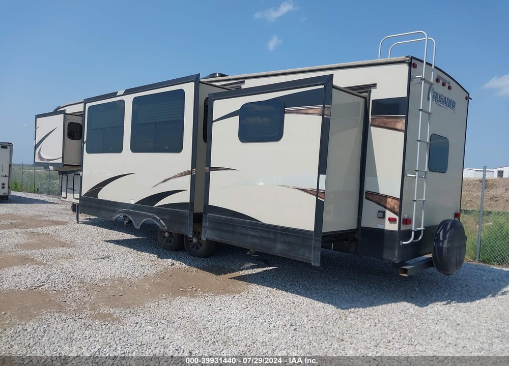 2017 FOREST RIVER CRUSADER 370BHQ VIN: 5ZT3CS2B6HG121406