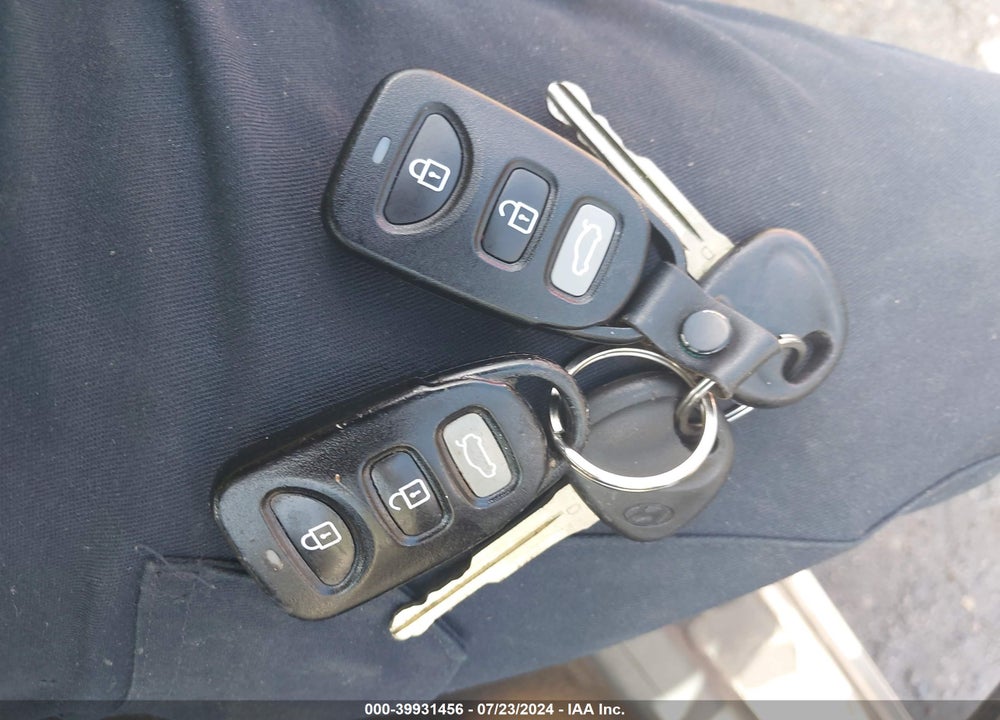 2008 HYUNDAI ELANTRA GLS/SE VIN: KMHDU46D08U512039