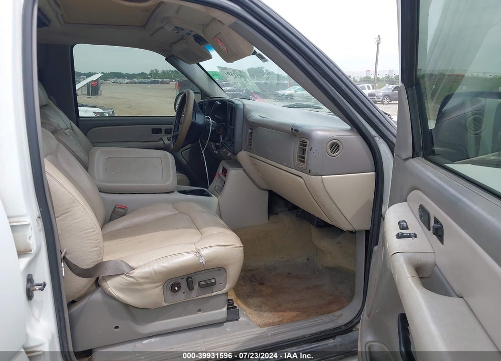 2001 CHEVROLET SUBURBAN 1500 LT VIN: 3GNFK16T81G220471