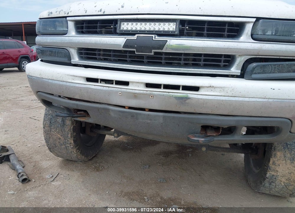2001 CHEVROLET SUBURBAN 1500 LT VIN: 3GNFK16T81G220471