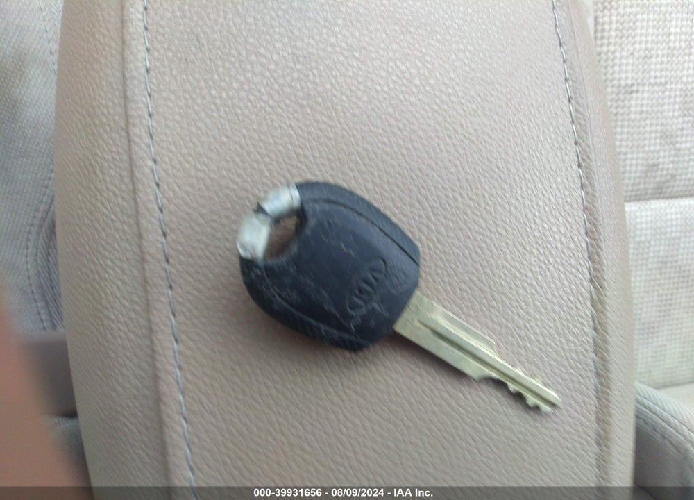 2007 KIA SPORTAGE LX VIN: KNDJF724677416440