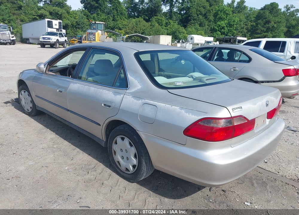 1999 HONDA ACCORD LX VIN: 1HGCG5648XA113698