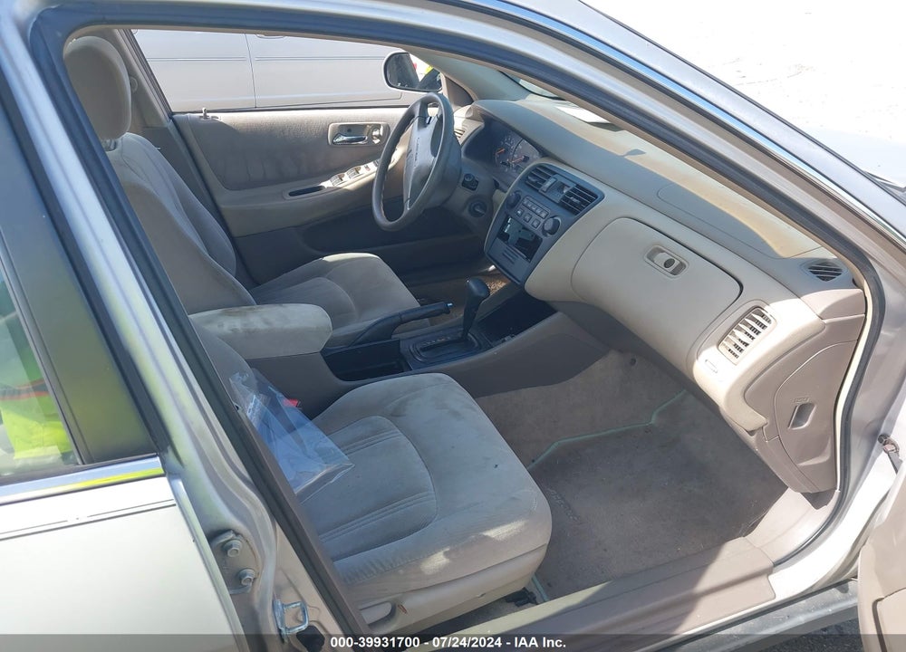 1999 HONDA ACCORD LX VIN: 1HGCG5648XA113698