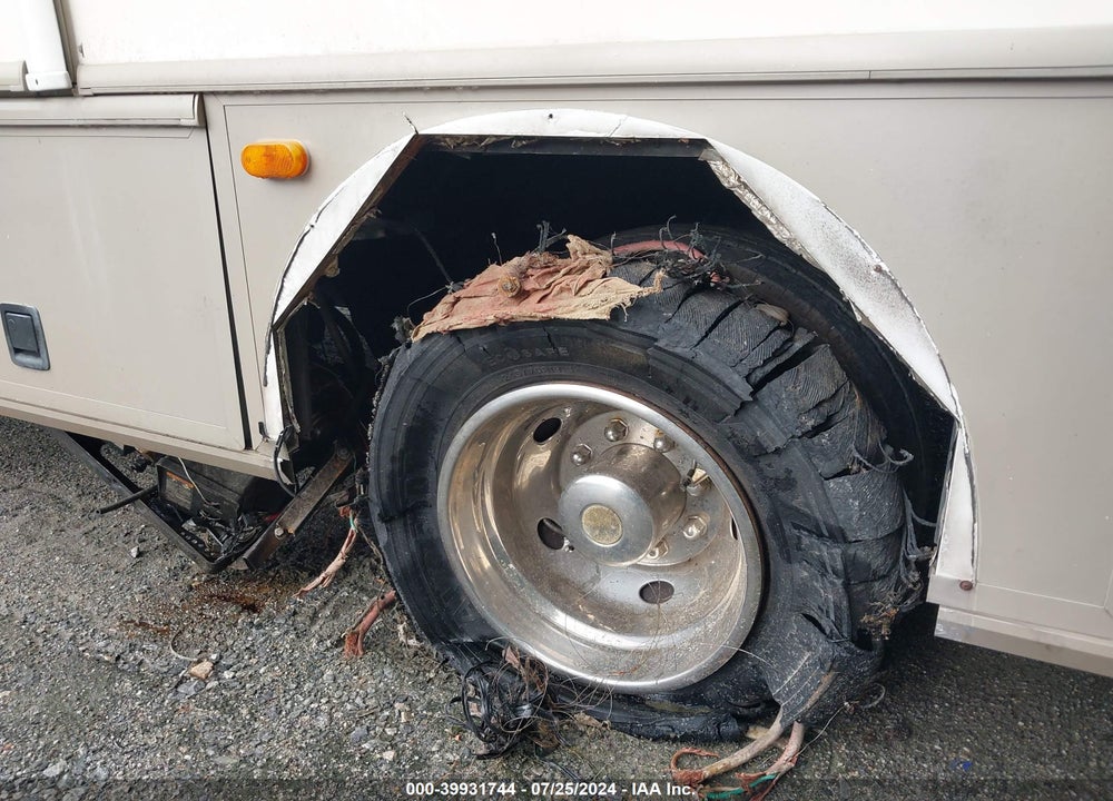 2000 FORD F550 SUPER DUTY STRIPPED CHASS VIN: 1FCNF53S9Y0A09371