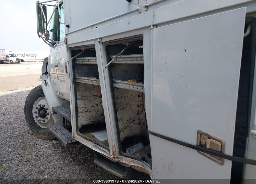 2001 FREIGHTLINER FL70 FL70 VIN: 1FV6HJBA31HG77181