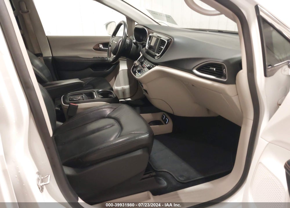 2019 CHRYSLER PACIFICA TOURING L VIN: 2C4RC1BG9KR612916