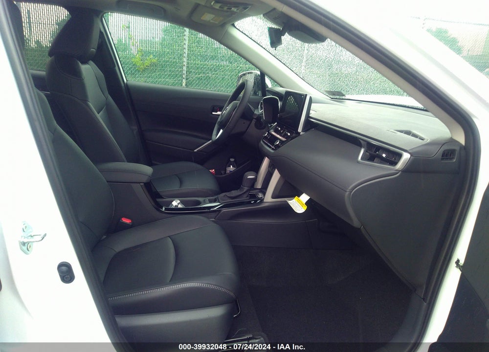 2024 TOYOTA COROLLA CROSS XLE VIN: 7MUDAABG5RV102103