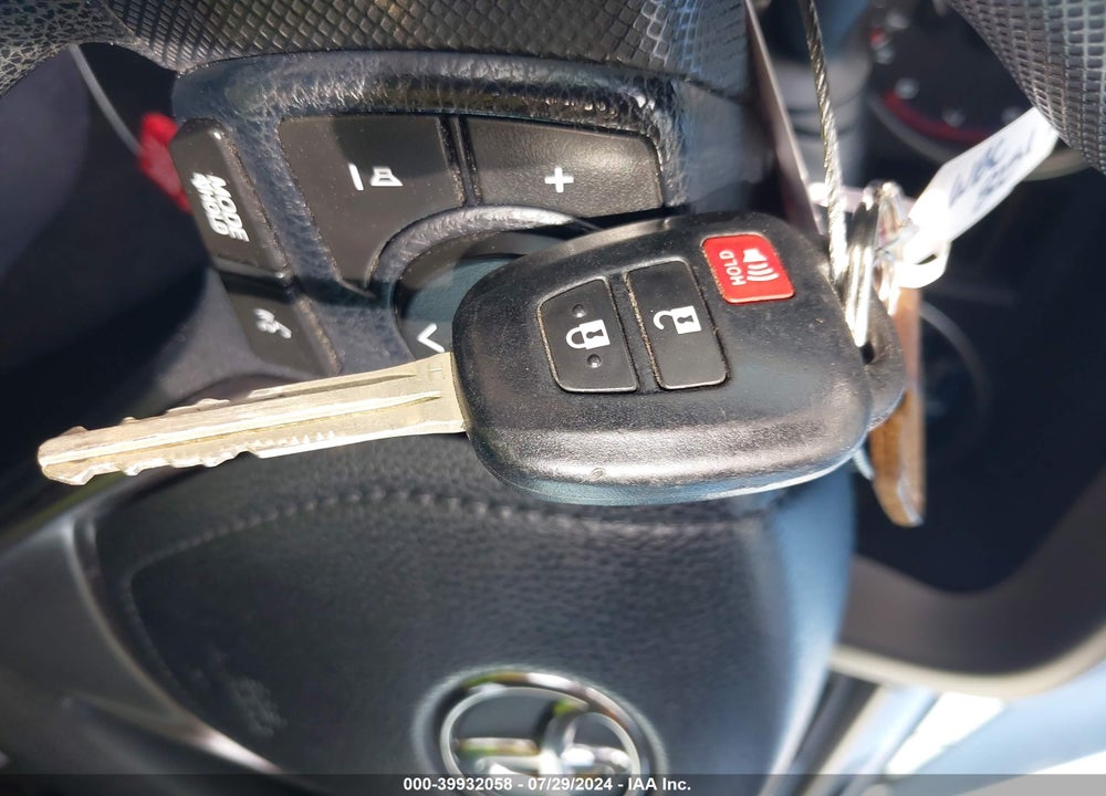 2018 TOYOTA RAV4 LE VIN: JTMBFREV7JJ228251