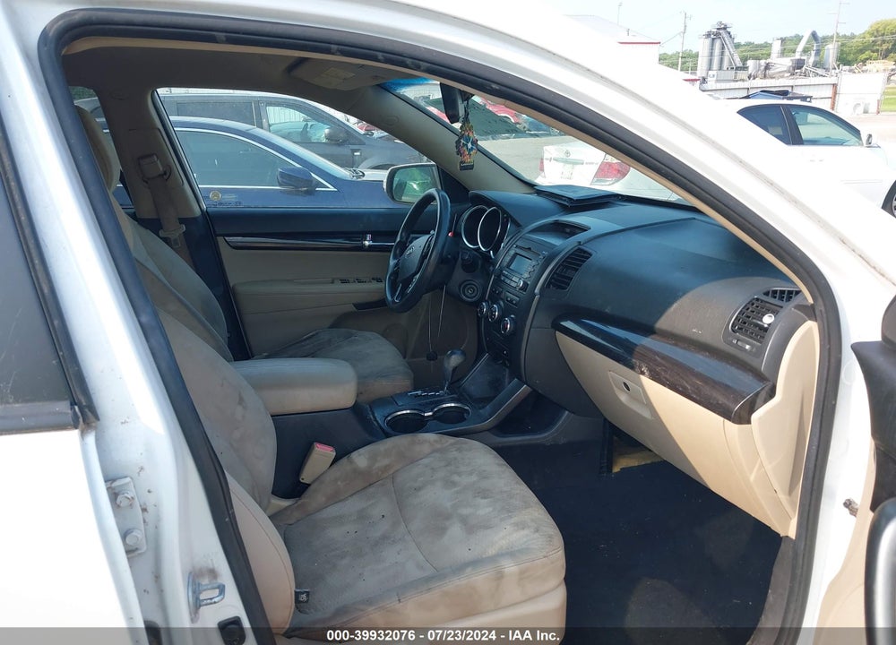 2012 KIA SORENTO LX VIN: 5XYKT4A61CG247083