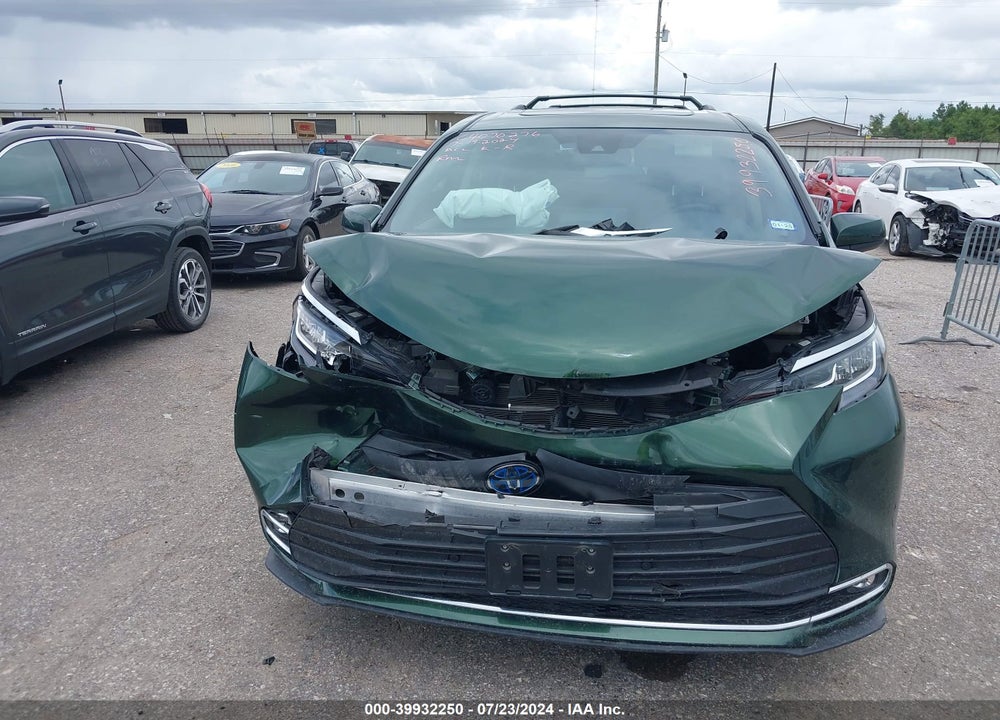 2021 TOYOTA SIENNA XLE VIN: 5TDYRKEC6MS013085