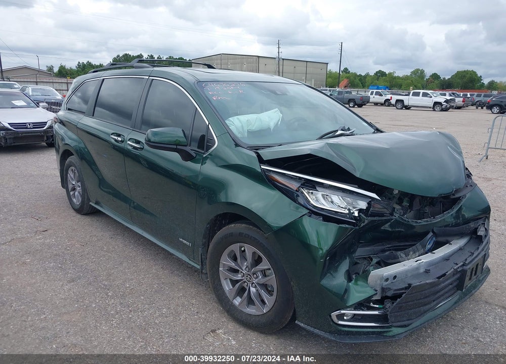 2021 TOYOTA SIENNA XLE VIN: 5TDYRKEC6MS013085