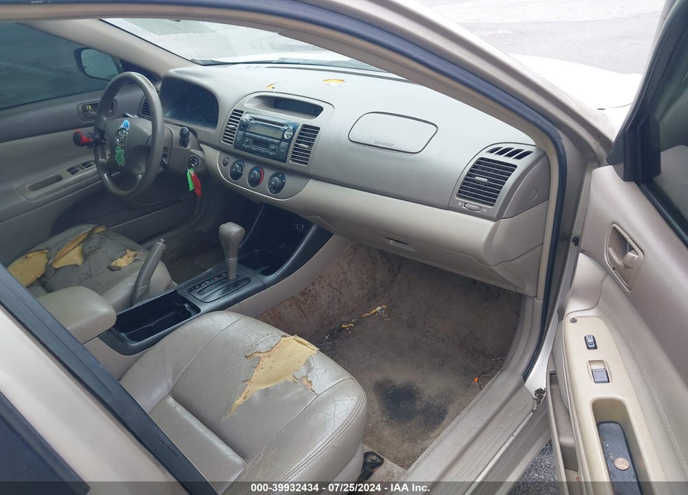 2004 TOYOTA CAMRY LE VIN: 4T1BE32K94U371050