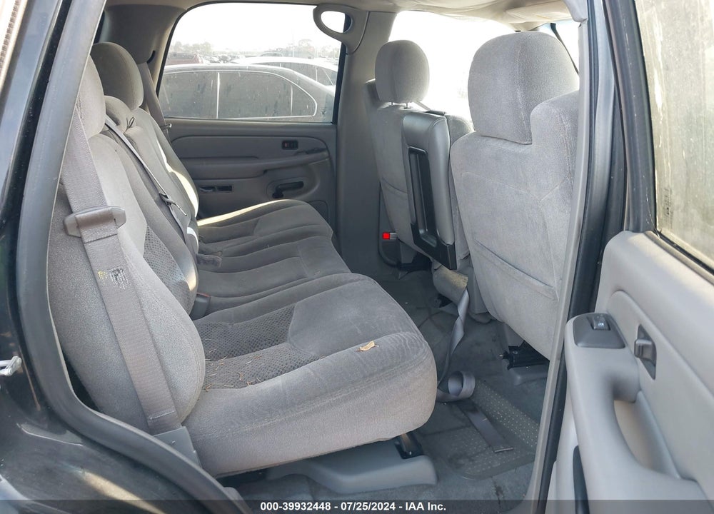 2005 CHEVROLET TAHOE LS VIN: 1GNEC13V05R100555