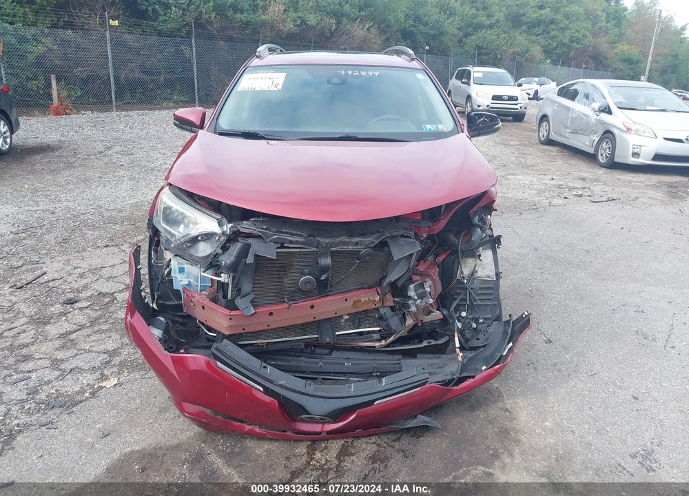 2018 TOYOTA RAV4 XLE VIN: 2T3RFREV7JW792899