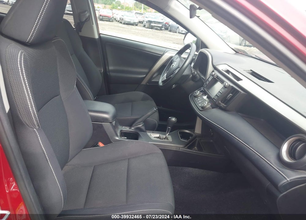 2018 TOYOTA RAV4 XLE VIN: 2T3RFREV7JW792899