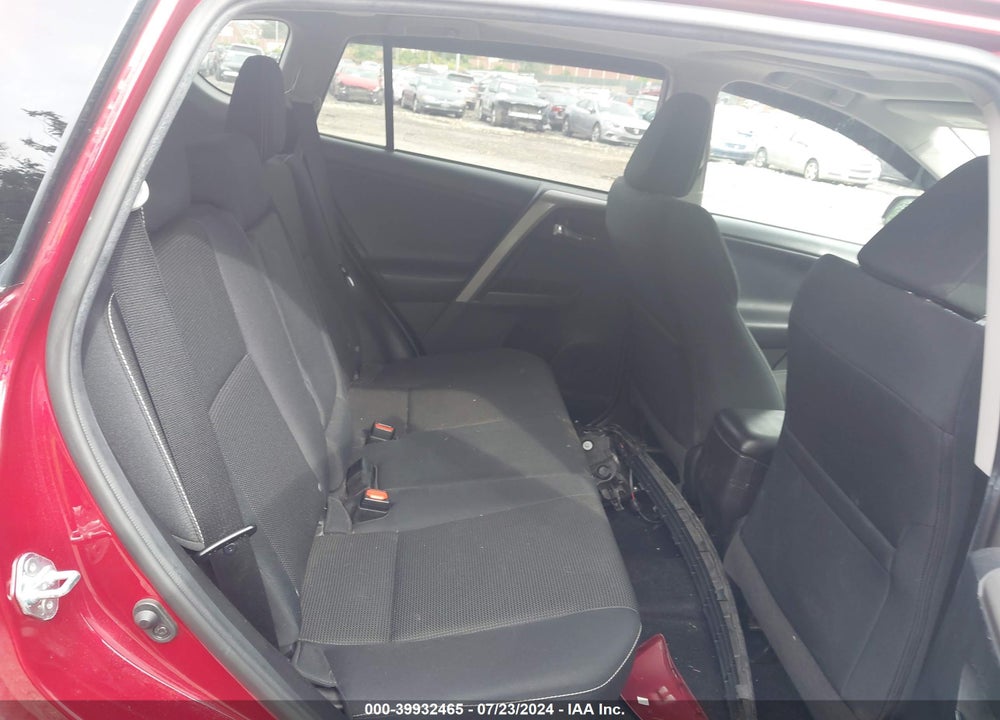 2018 TOYOTA RAV4 XLE VIN: 2T3RFREV7JW792899