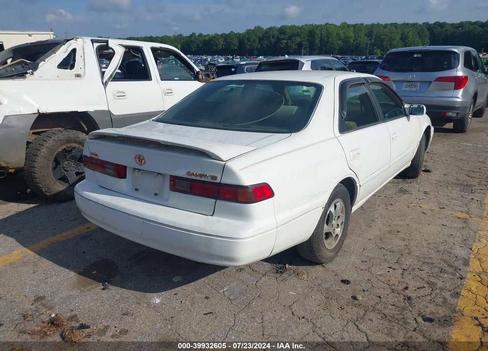 1999 TOYOTA CAMRY LE VIN: JT2BG22K7X0297947