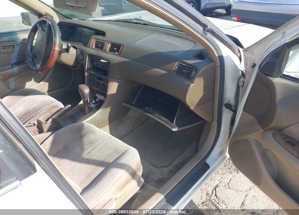 1999 TOYOTA CAMRY LE VIN: JT2BG22K7X0297947