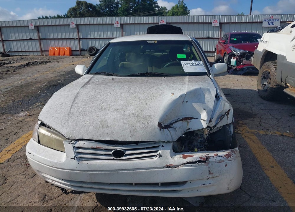1999 TOYOTA CAMRY LE VIN: JT2BG22K7X0297947
