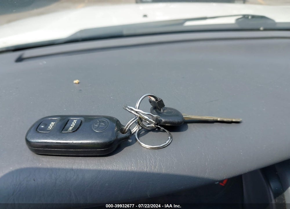 2001 TOYOTA CAMRY LE VIN: JT2BG22K310596925