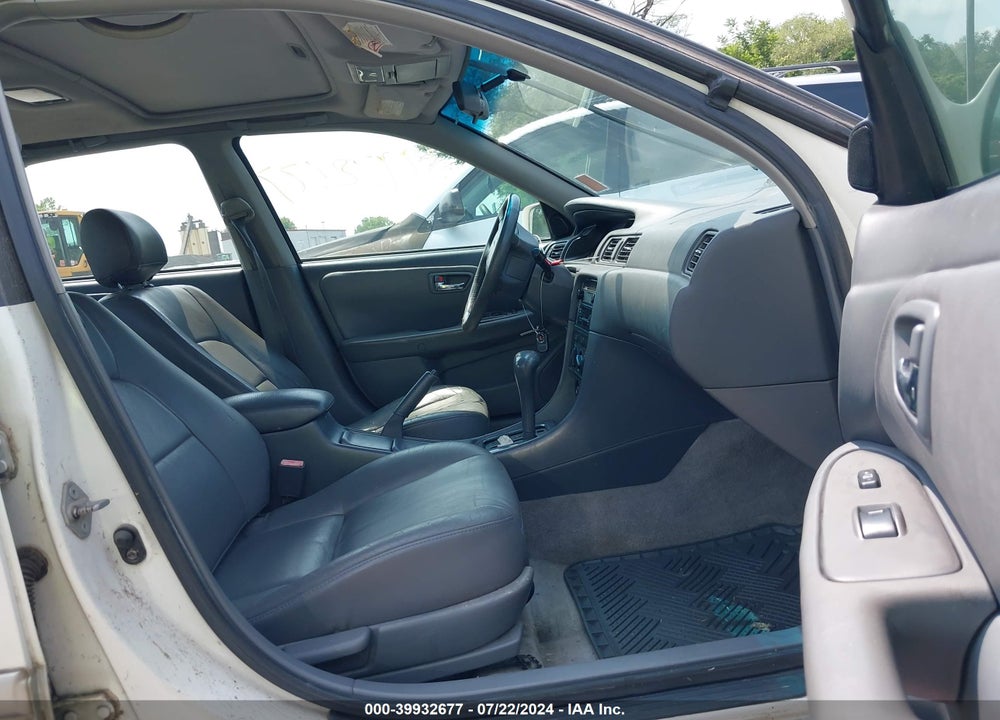 2001 TOYOTA CAMRY LE VIN: JT2BG22K310596925