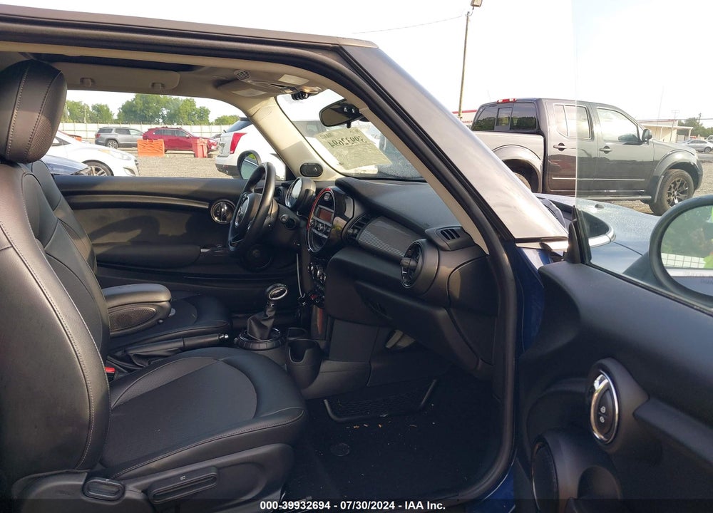 2015 MINI HARDTOP COOPER VIN: WMWXM5C5XFT939054