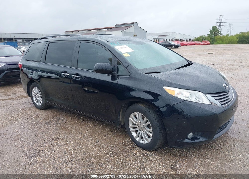 2016 TOYOTA SIENNA XLE 8 PASSENGER VIN: 5TDYK3DC5GS696834