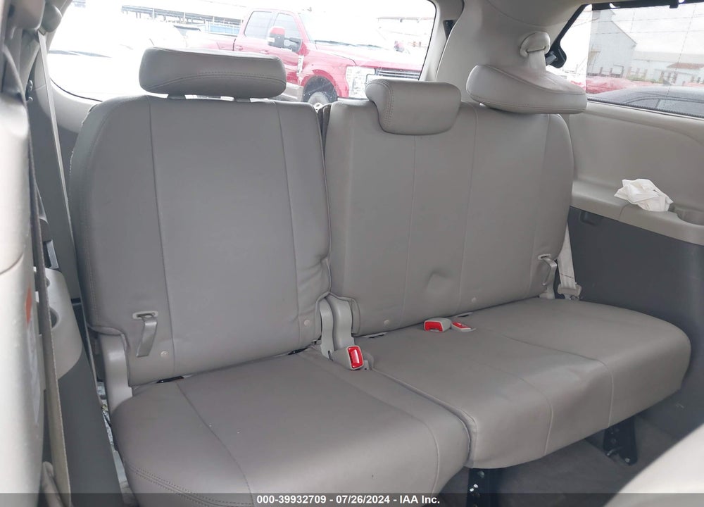 2016 TOYOTA SIENNA XLE 8 PASSENGER VIN: 5TDYK3DC5GS696834