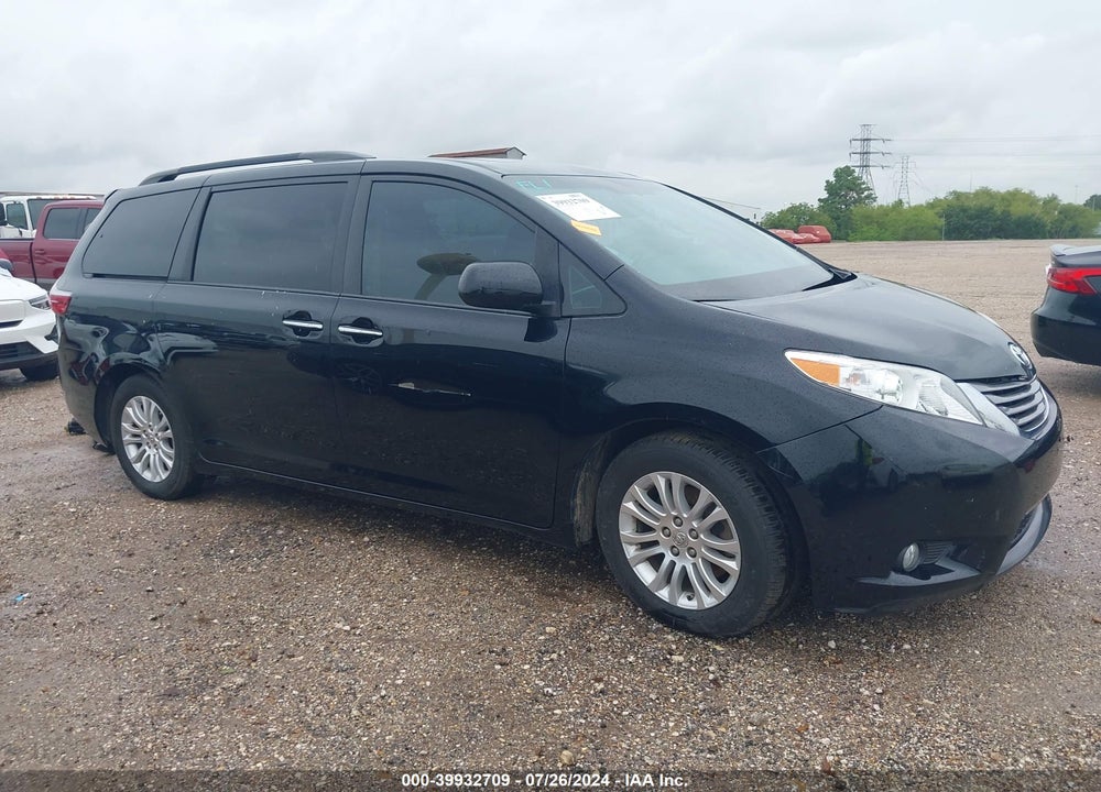 2016 TOYOTA SIENNA XLE 8 PASSENGER VIN: 5TDYK3DC5GS696834