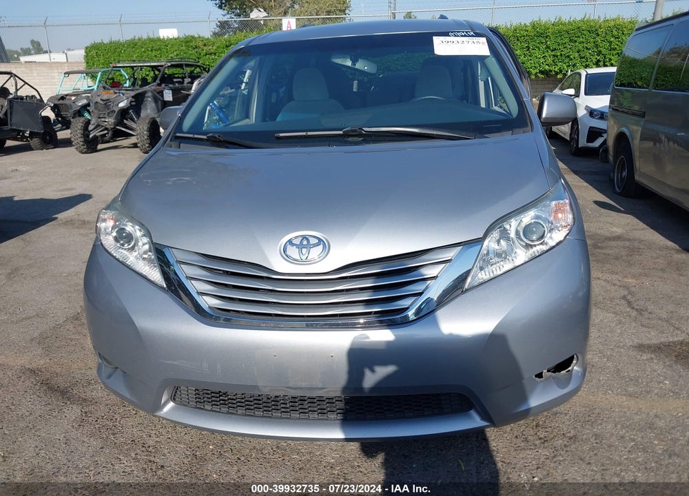 2017 TOYOTA SIENNA LE 8 PASSENGER VIN: 5TDKZ3DC7HS884841