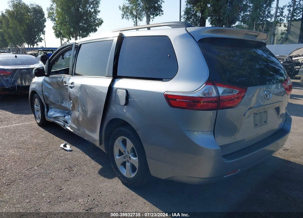 2017 TOYOTA SIENNA LE 8 PASSENGER VIN: 5TDKZ3DC7HS884841