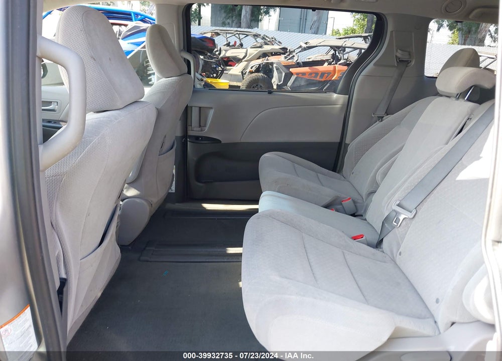 2017 TOYOTA SIENNA LE 8 PASSENGER VIN: 5TDKZ3DC7HS884841