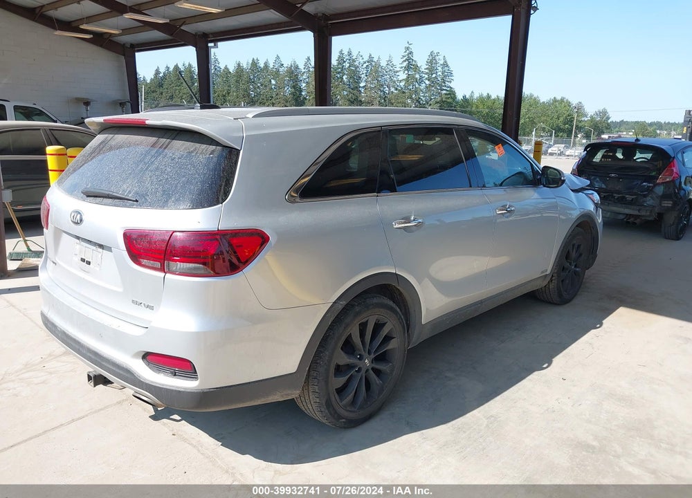 2020 KIA SORENTO 3.3L EX VIN: 5XYPHDA51LG709365
