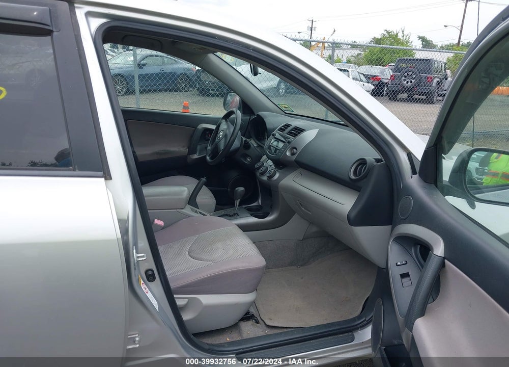 2008 TOYOTA RAV4 VIN: JTMBD33V086068409
