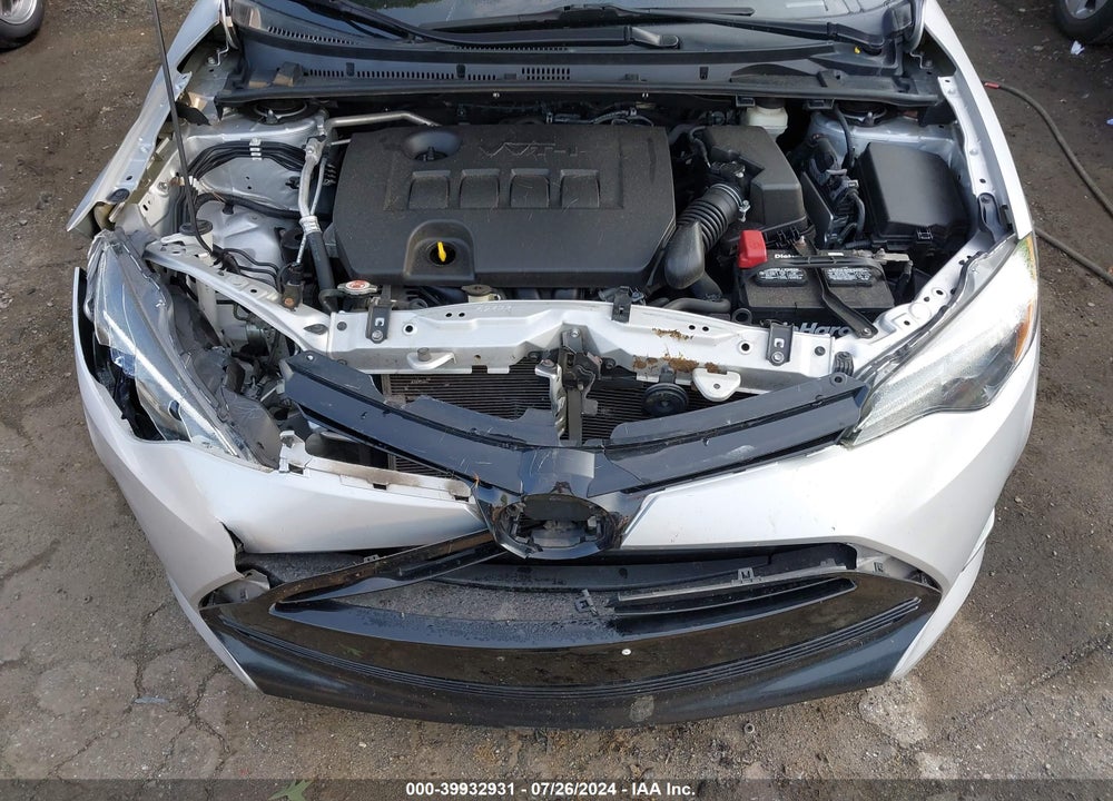 2018 TOYOTA COROLLA LE VIN: 2T1BURHE0JC034190