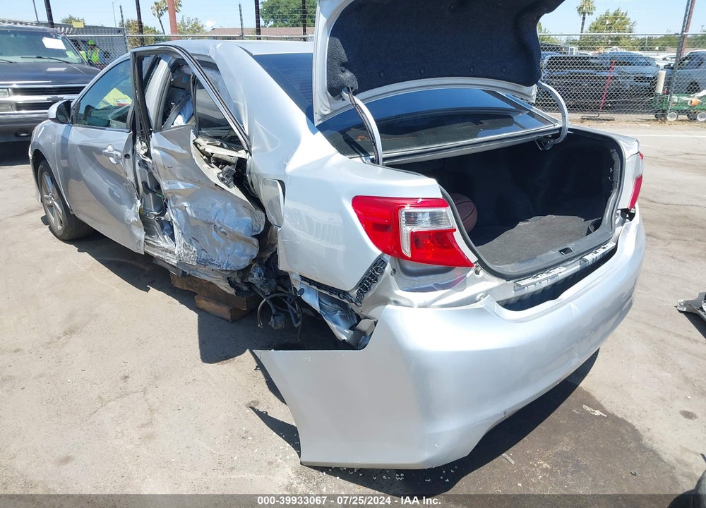 2014 TOYOTA CAMRY SE VIN: 4T1BF1FK3EU815049