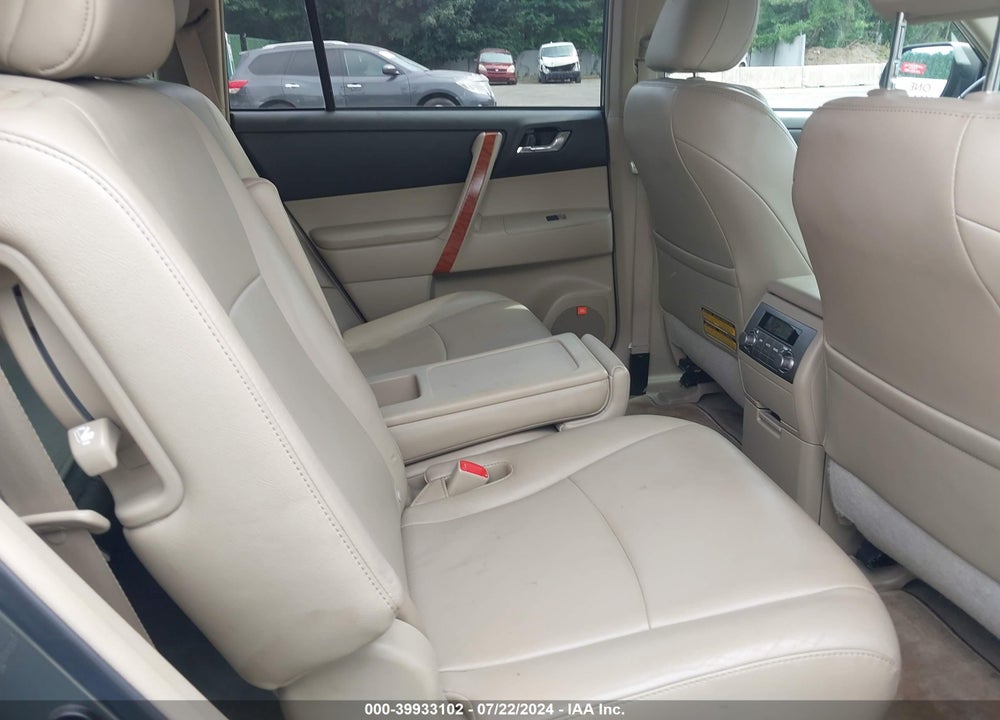 2010 TOYOTA HIGHLANDER LIMITED V6 VIN: 5TDDK3EH2AS039389