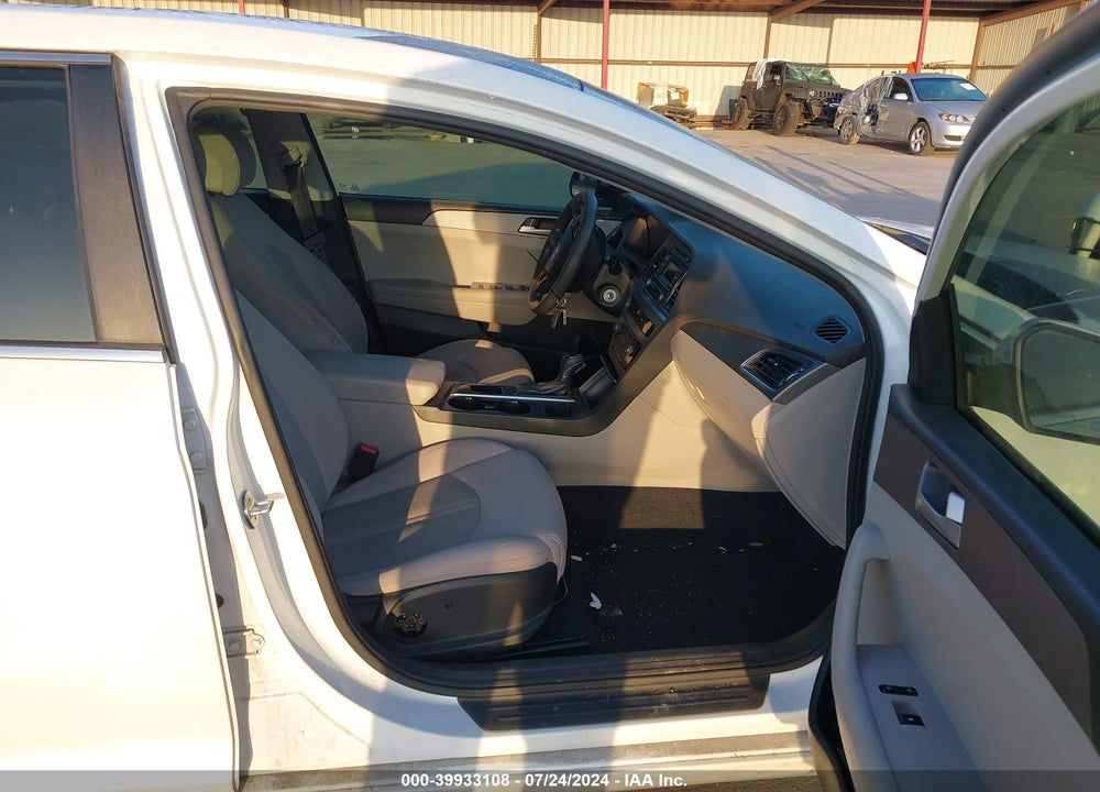 2015 HYUNDAI SONATA SE VIN: 5NPE24AFXFH077660