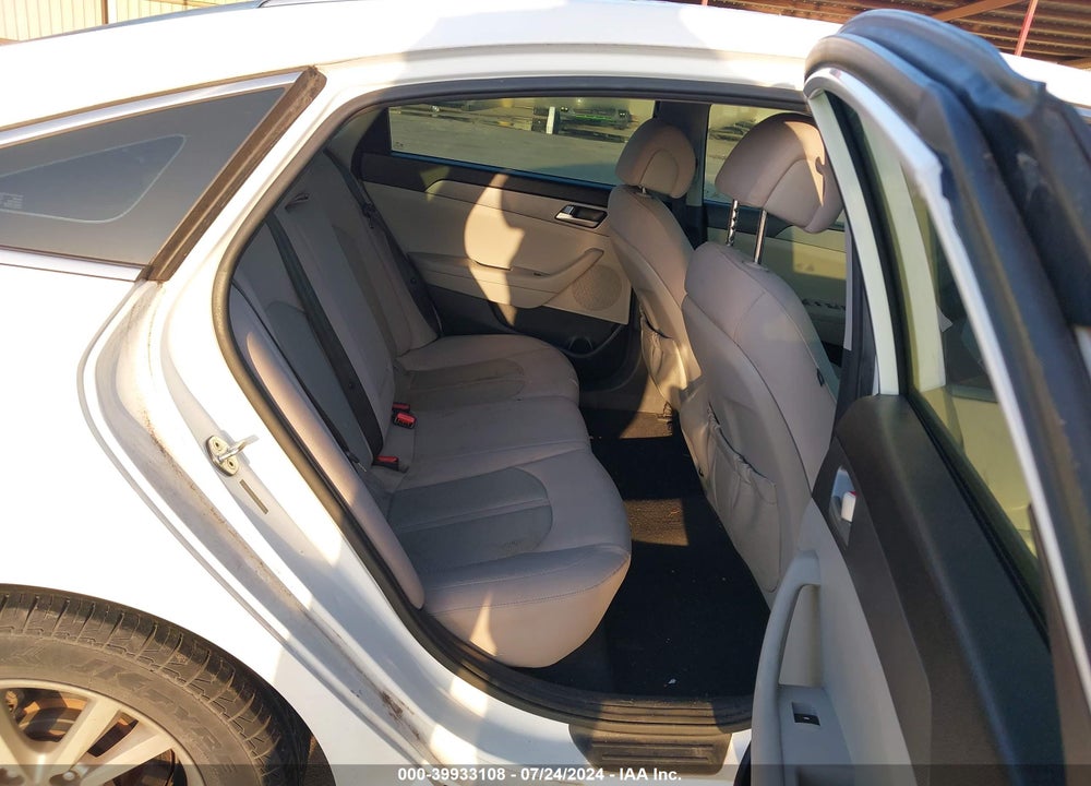 2015 HYUNDAI SONATA SE VIN: 5NPE24AFXFH077660