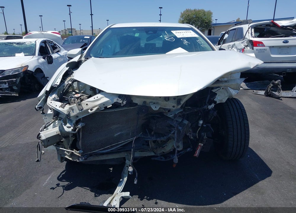 2018 TOYOTA COROLLA LE VIN: 5YFBURHEXJP822443