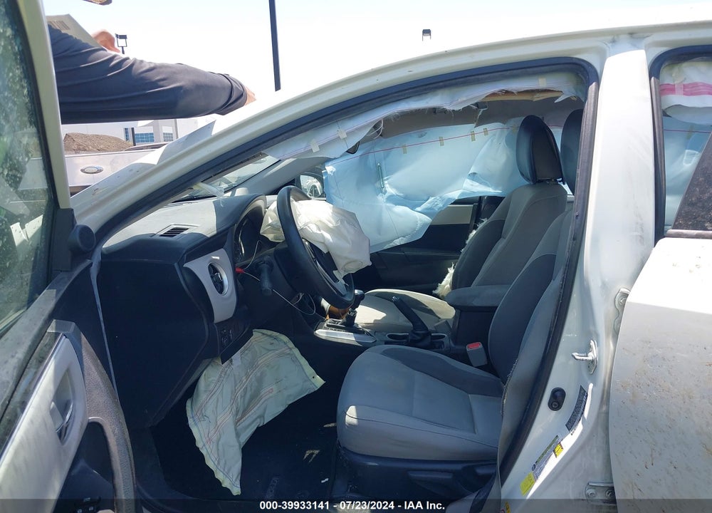 2018 TOYOTA COROLLA LE VIN: 5YFBURHEXJP822443