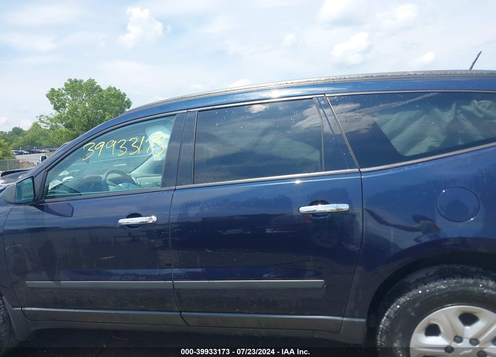 2016 CHEVROLET TRAVERSE LS VIN: 1GNKVFED8GJ308313